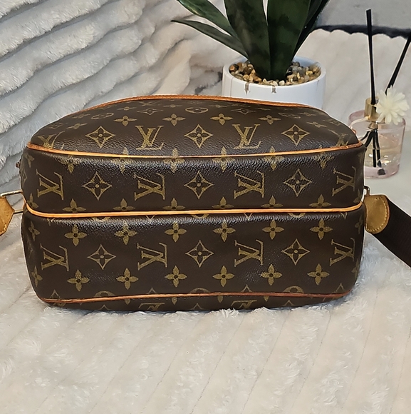 🔥Great Condition 🔥Authentic Louis Vuitton Reporter Crossbody - Picture 10 of 17